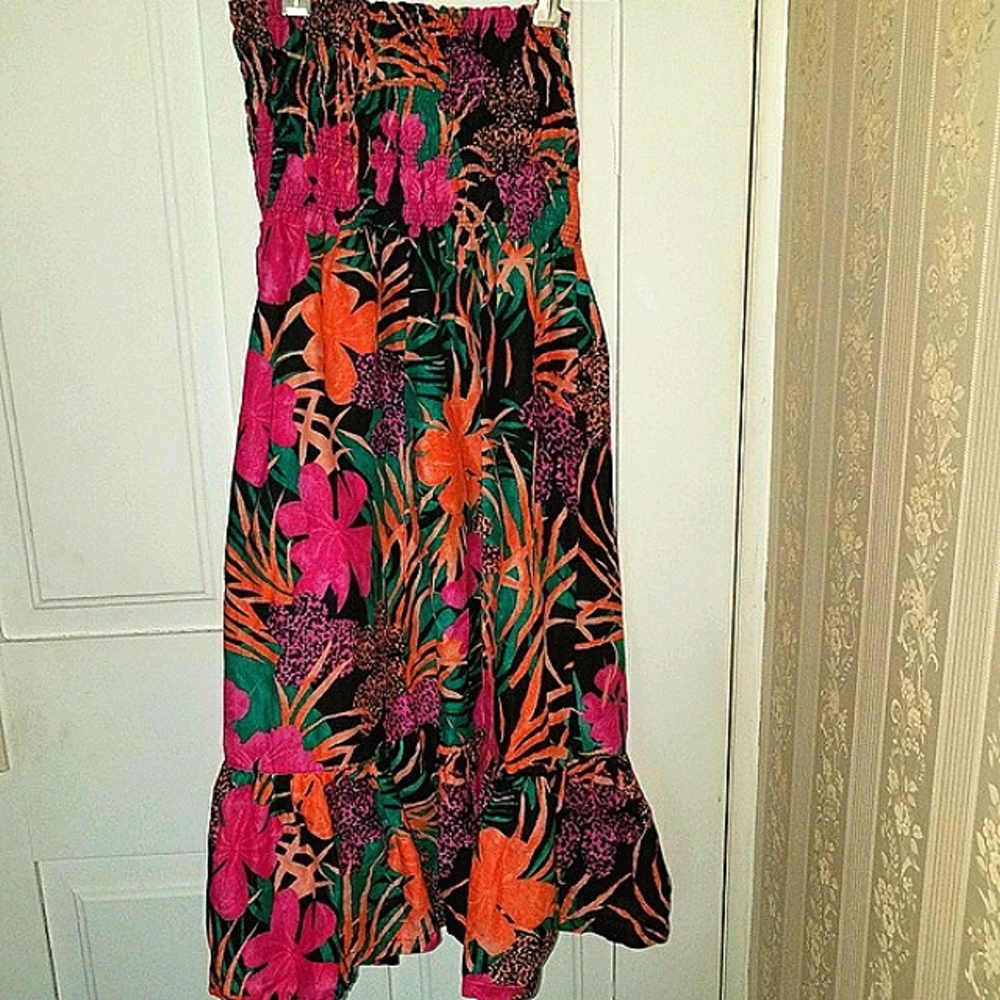 🌺Bright strapless dress🌸